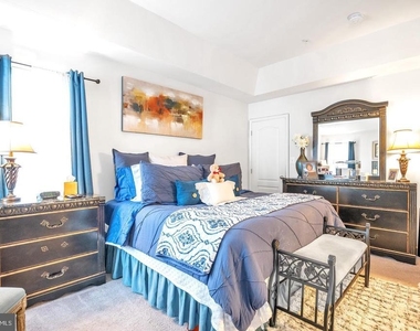 1601 Wesbourne Drive - Photo Thumbnail 10