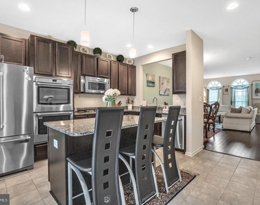 1601 Wesbourne Drive - Photo Thumbnail 4