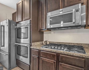 1601 Wesbourne Drive - Photo Thumbnail 12