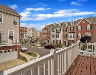 1601 Wesbourne Drive - Photo Thumbnail 8