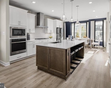 9011 Amelung Street - Photo Thumbnail 5