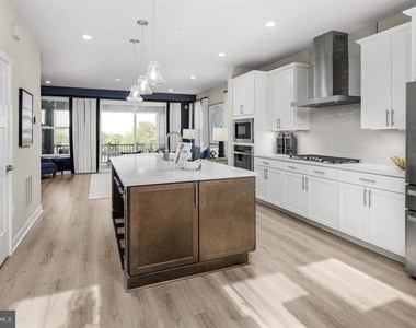 9011 Amelung Street - Photo Thumbnail 4