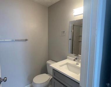 2137 Wainwright Court - Photo Thumbnail 10