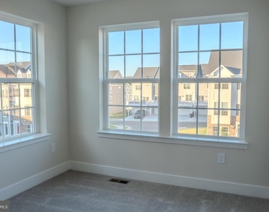 7606 River Reach Rd - Photo Thumbnail 36