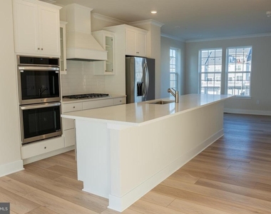 7606 River Reach Rd - Photo Thumbnail 5