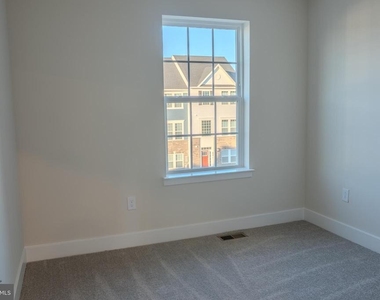 7606 River Reach Rd - Photo Thumbnail 38