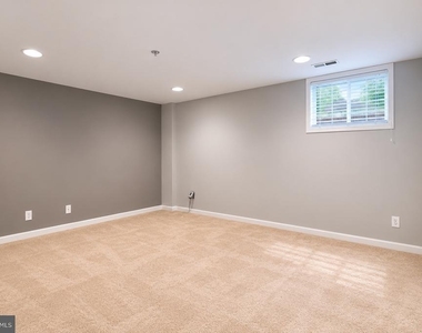 638 Villager Circle - Photo Thumbnail 12