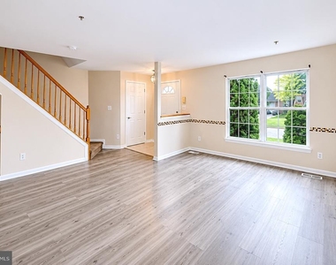 638 Villager Circle - Photo Thumbnail 3