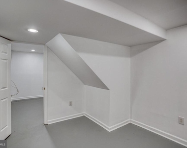 124 Hilldale Court - Photo Thumbnail 39