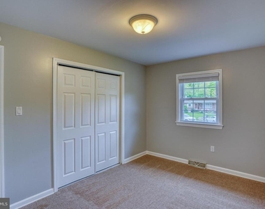 124 Hilldale Court - Photo Thumbnail 32