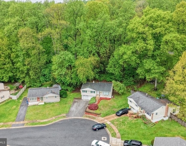 124 Hilldale Court - Photo Thumbnail 4