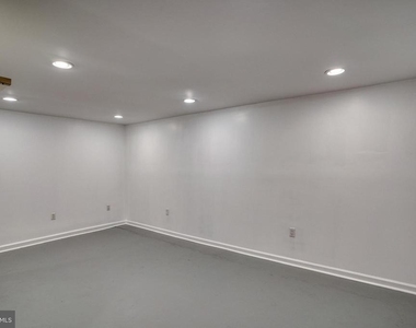 124 Hilldale Court - Photo Thumbnail 38