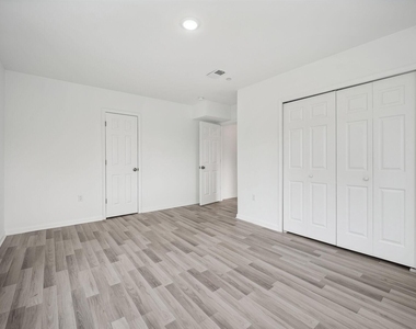 1642 16th Street Se - Photo Thumbnail 12