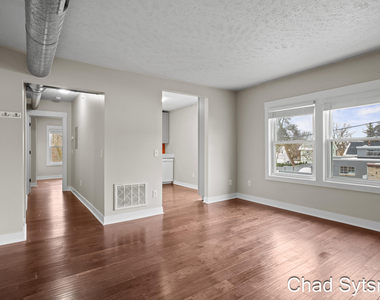 930 Wealthy Street Se - Photo Thumbnail 2