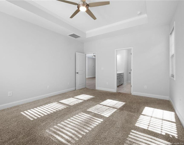 107 Glenwood Court - Photo Thumbnail 17
