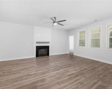 107 Glenwood Court - Photo Thumbnail 7