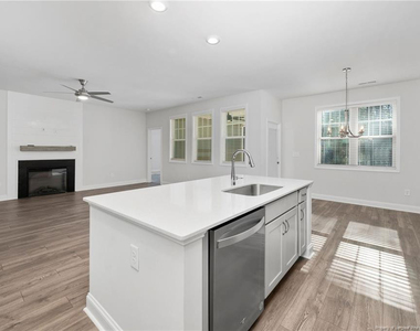 107 Glenwood Court - Photo Thumbnail 10