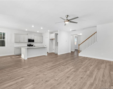 107 Glenwood Court - Photo Thumbnail 9