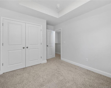107 Glenwood Court - Photo Thumbnail 22