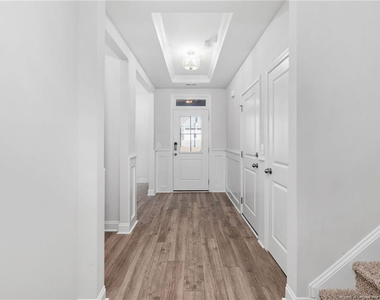 107 Glenwood Court - Photo Thumbnail 5