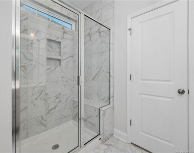 107 Glenwood Court - Photo Thumbnail 21