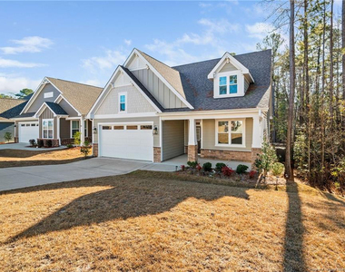 107 Glenwood Court - Photo Thumbnail 1
