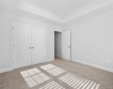 107 Glenwood Court - Photo Thumbnail 24