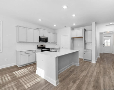 107 Glenwood Court - Photo Thumbnail 12