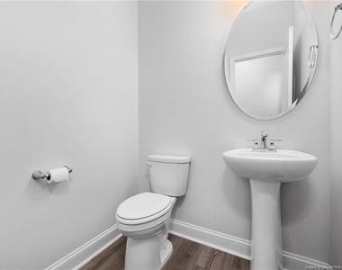 107 Glenwood Court - Photo Thumbnail 16