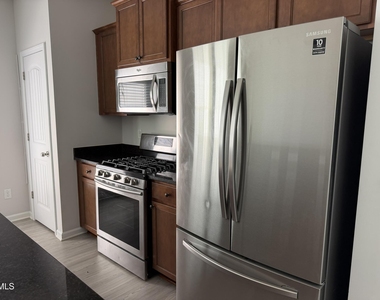 221 Irving Way - Photo Thumbnail 12