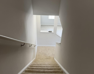 221 Irving Way - Photo Thumbnail 10