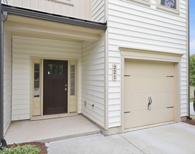 221 Irving Way - Photo Thumbnail 33