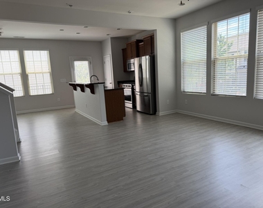 221 Irving Way - Photo Thumbnail 15