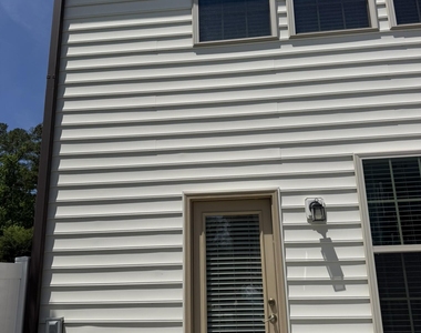 221 Irving Way - Photo Thumbnail 16