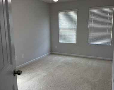 221 Irving Way - Photo Thumbnail 3