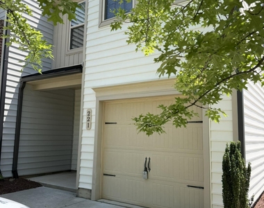 221 Irving Way - Photo Thumbnail 21