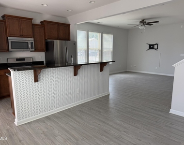 221 Irving Way - Photo Thumbnail 14