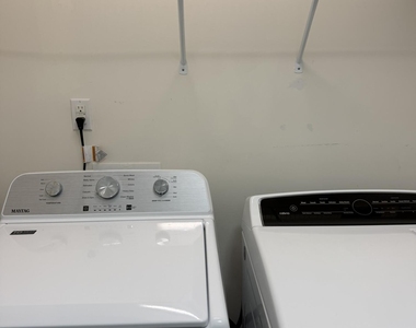 221 Irving Way - Photo Thumbnail 5