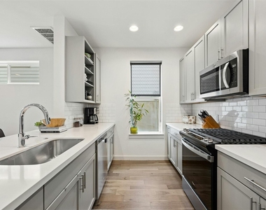 3115 Aldwyche Dr - Photo Thumbnail 8