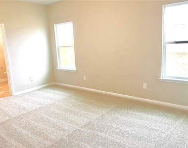 2969 Bridekirk Dr - Photo Thumbnail 14