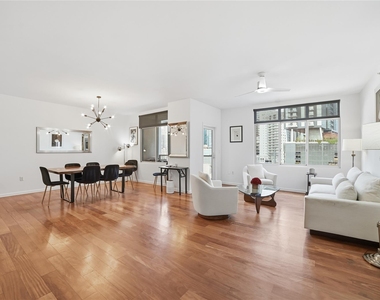54 Rainey St - Photo Thumbnail 5