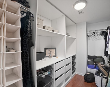 54 Rainey St - Photo Thumbnail 19