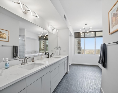 54 Rainey St - Photo Thumbnail 16