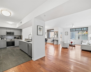 54 Rainey St - Photo Thumbnail 13