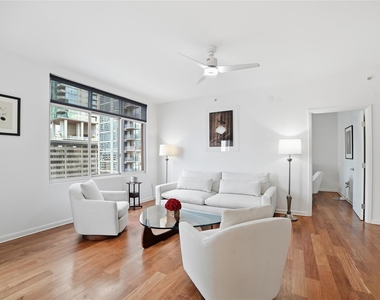 54 Rainey St - Photo Thumbnail 4