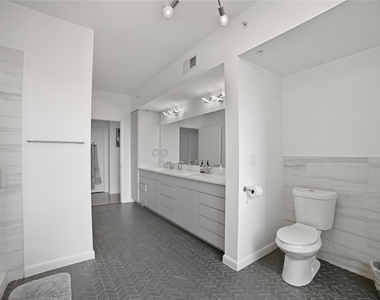 54 Rainey St - Photo Thumbnail 17