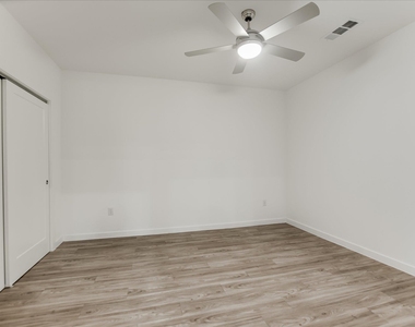 4801 Springdale Rd - Photo Thumbnail 6