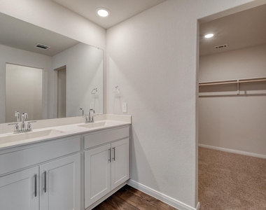 109 Bethpage Dr - Photo Thumbnail 18