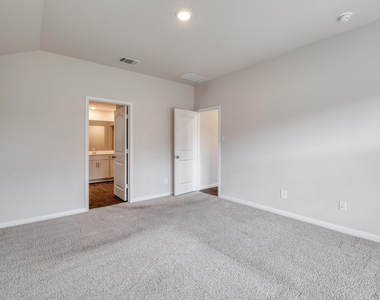 109 Bethpage Dr - Photo Thumbnail 17