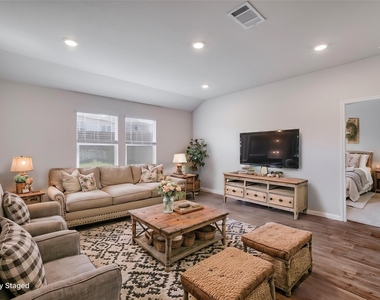 109 Bethpage Dr - Photo Thumbnail 5